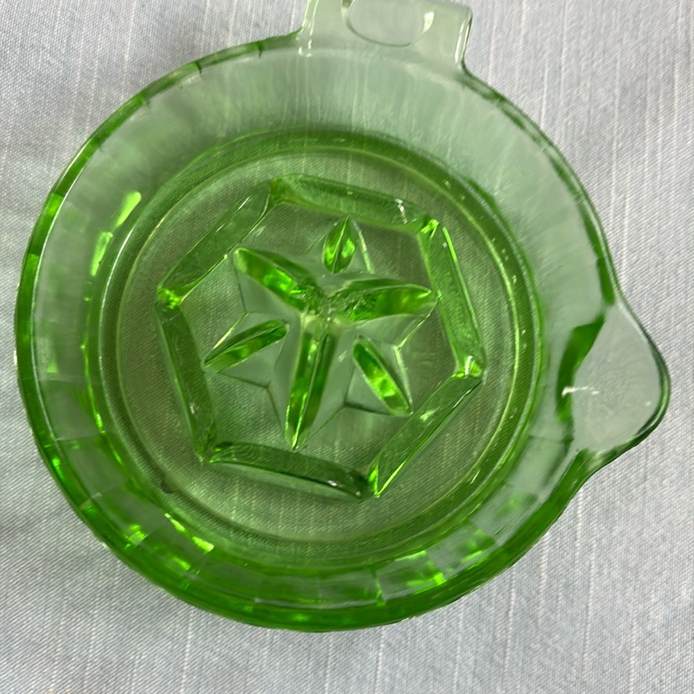 Vintage Hazel Atlas Green Depression Glass Citrus Juicer